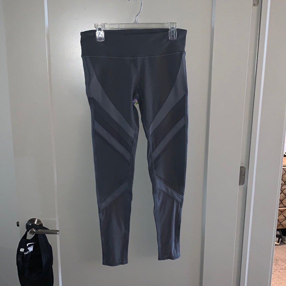 alo yoga leggings